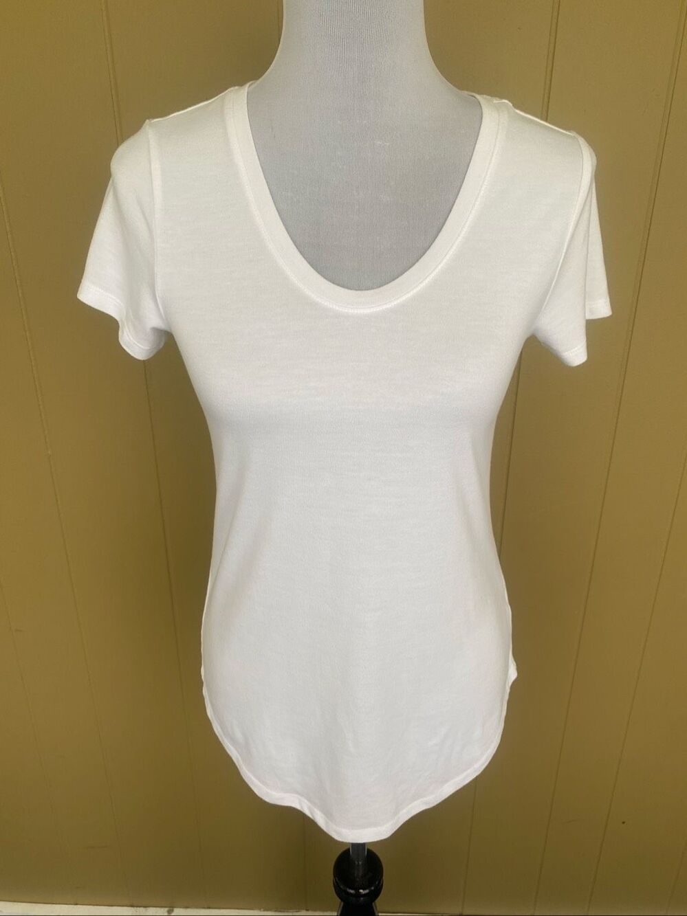 ANA A New Approach women XS scoopneck short sleeve t-shirt white